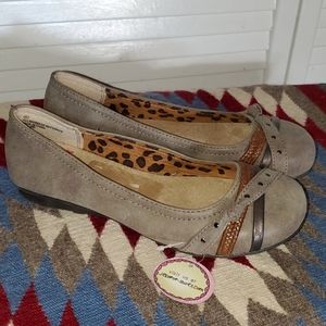 Gray Flats by Jellypop          (item#054)